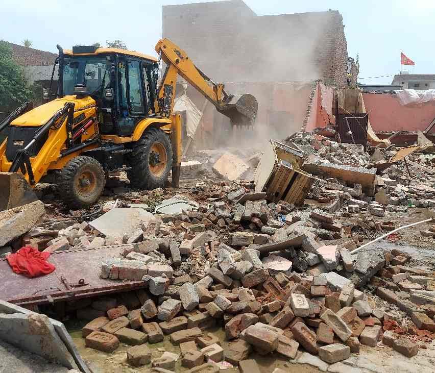 Demolished four illegal houses built on government land in New Model Town