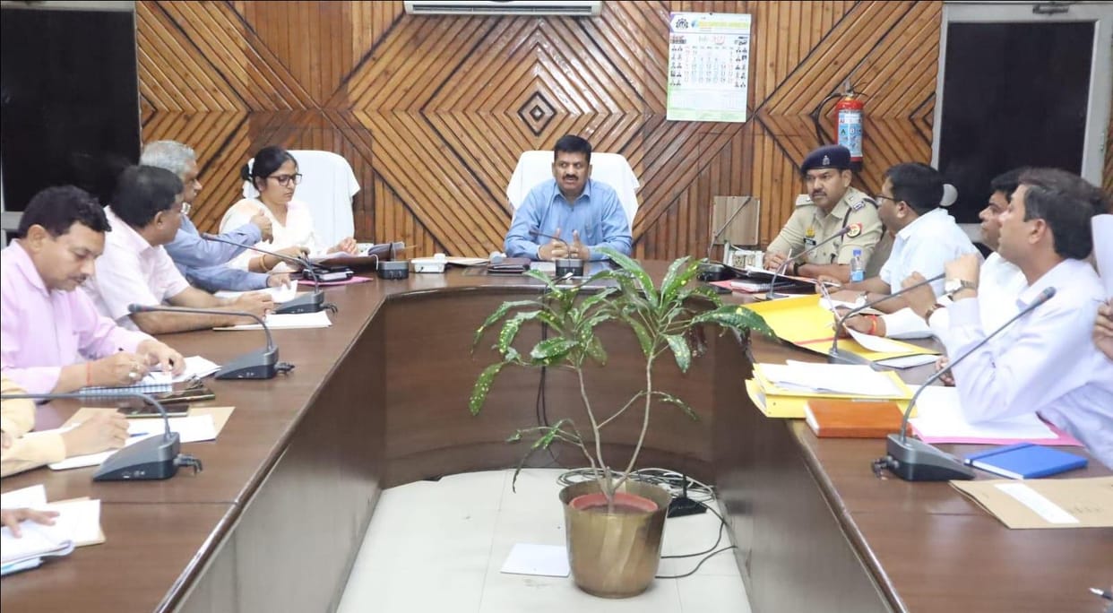 Take action against operators who do not get fitness of school vehicles: DM