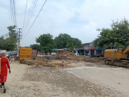 Route diversion jammed due to drain construction, people struggled throughout the day