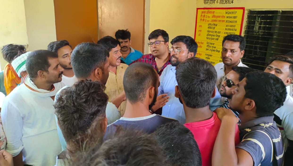 Angry consumers made electricity workers hostage