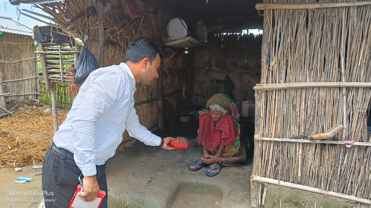 Food packets distributed to flood victims in Chandia Hazara