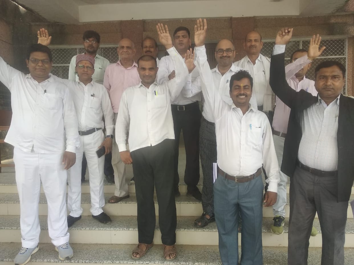 Advocates demonstrated against Gram Nyayalaya