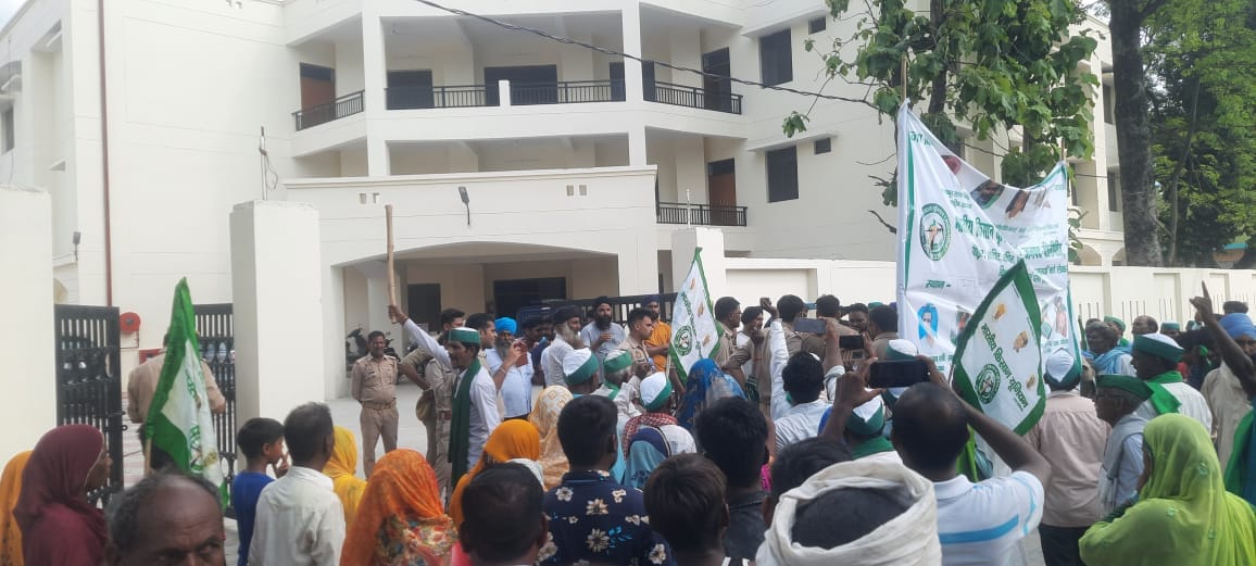 Bhakiyu protested by taking out a procession against Ghungchai police station