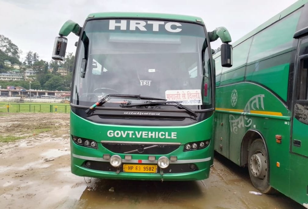 Volvo buses of Kullu running from Mandi