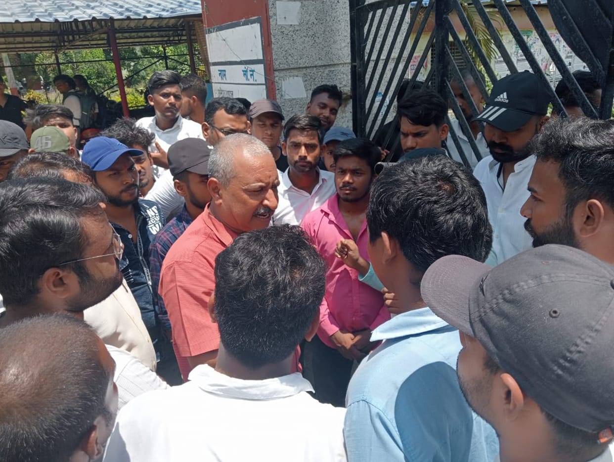 Players of volleyball and cricket hostel clashed, matter reached Kotwali
