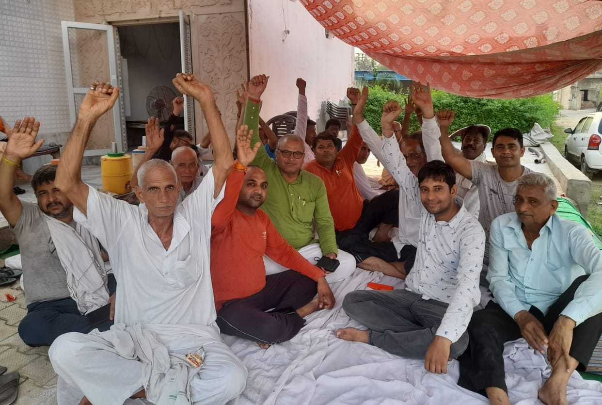People of Gandhi Nagar will end the picket only after drainage from market and CCI
