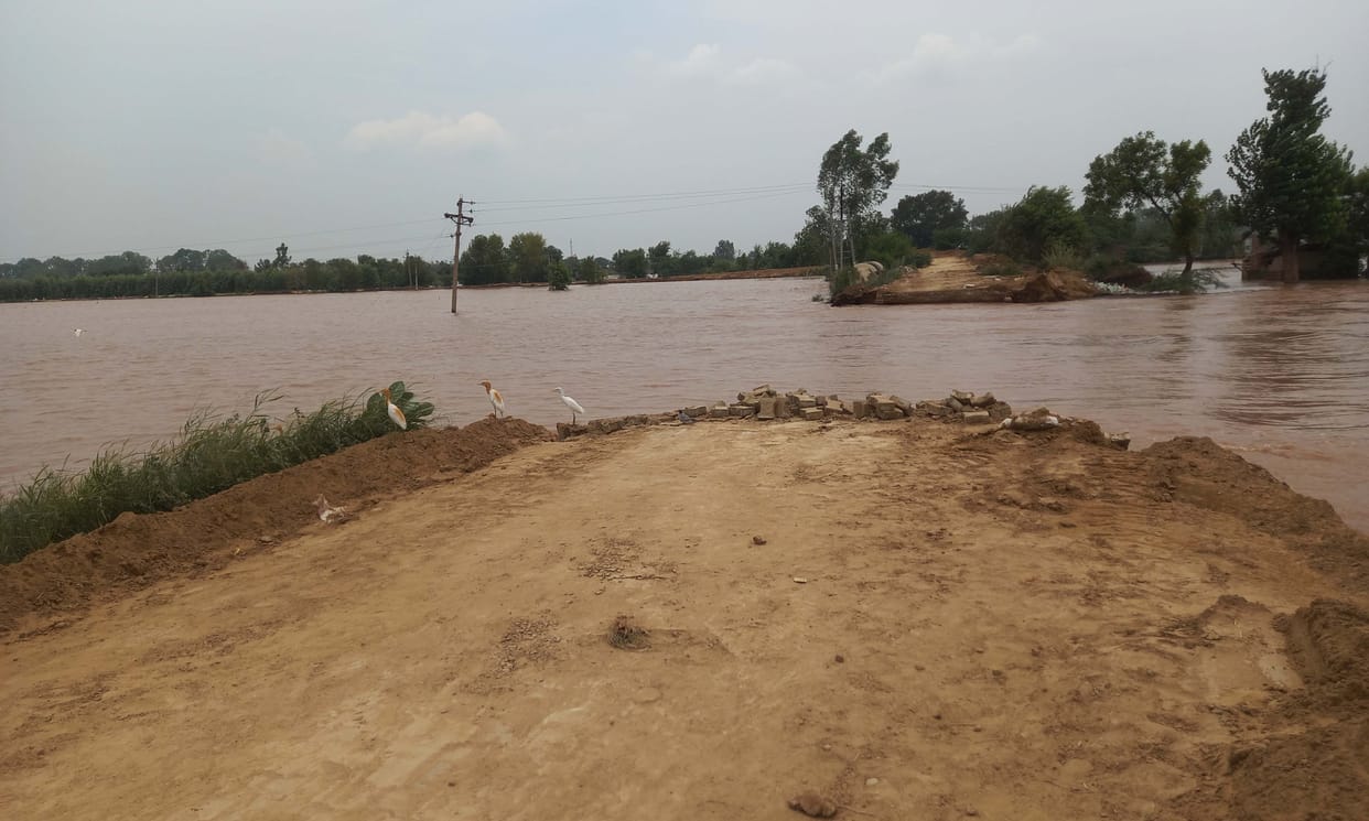 Embankment of Ghaggar river near Mallewala and Rangoi drain near Bajekan broken