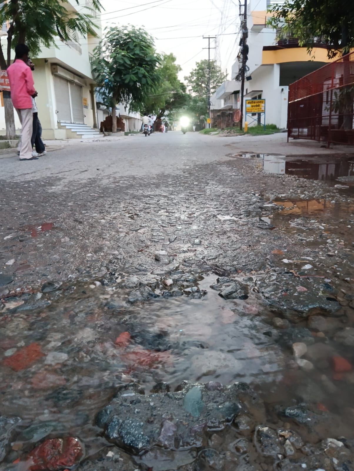 Water supply is stalled in six neighborhoods for three days