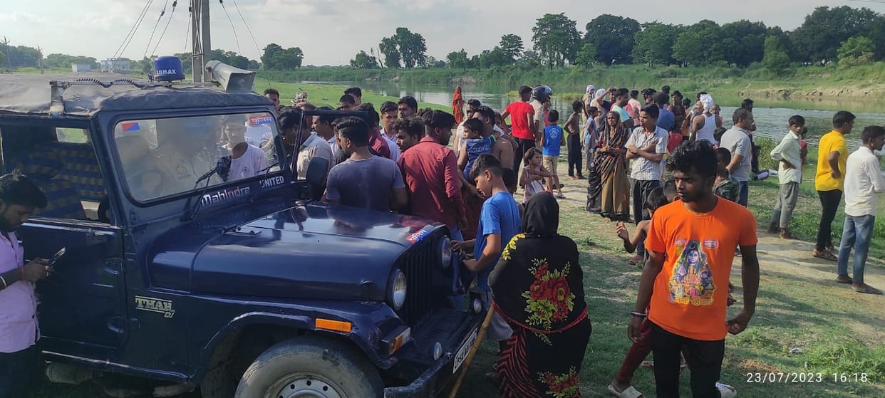 The young man who went to bathe in Chhoti Gandak with friends drowned