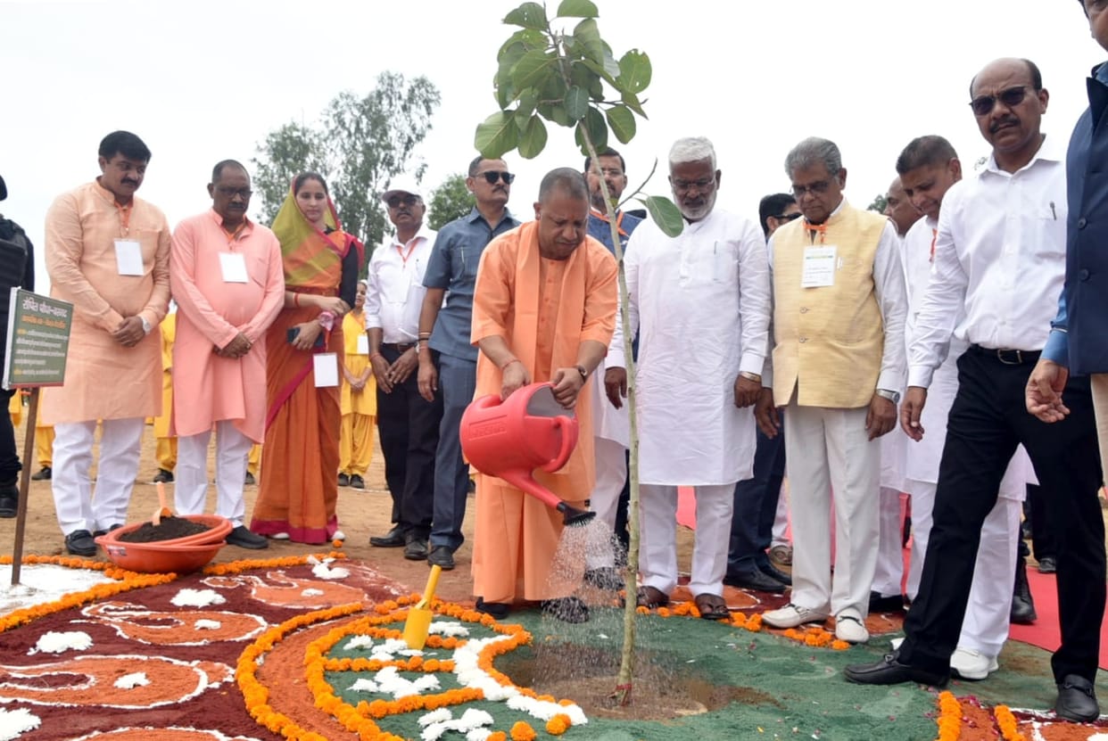 The Chief Minister laid the foundation stone of projects worth 445 crores.