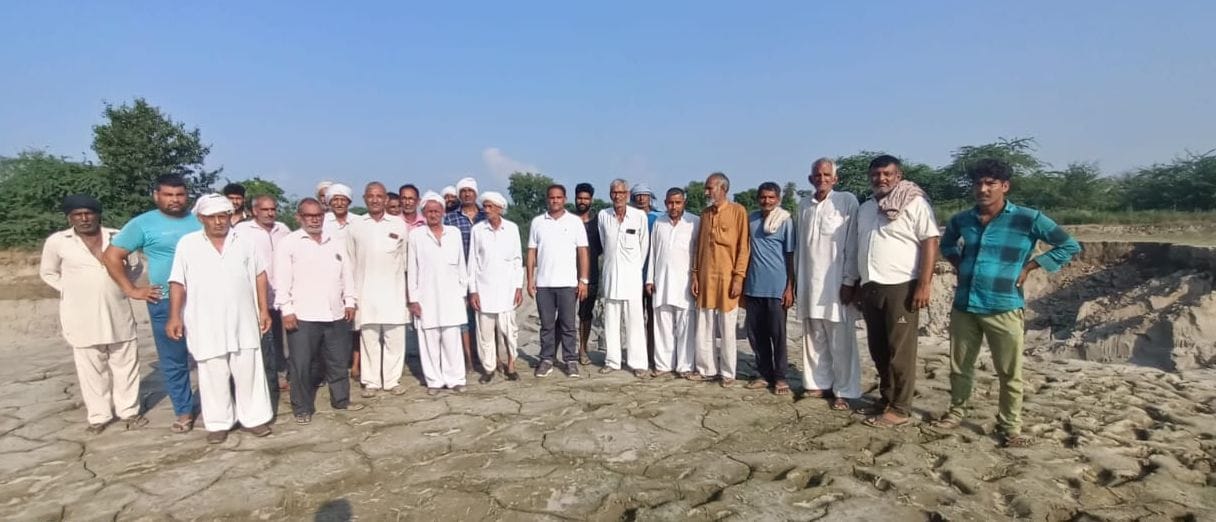 The restlessness of the villagers increased when the water left in the Yamuna