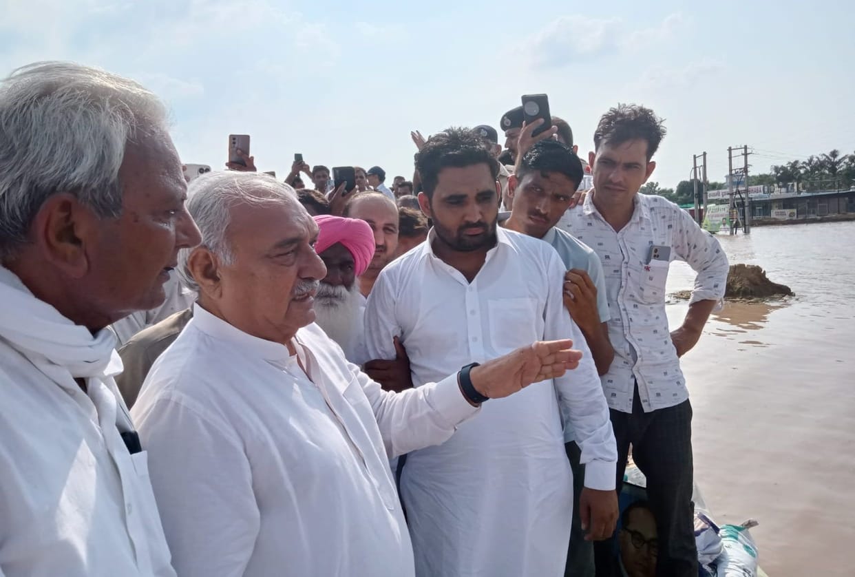 The government is sprinkling salt on the burn by entangling the flood affected people in the affair of the portal: Hooda