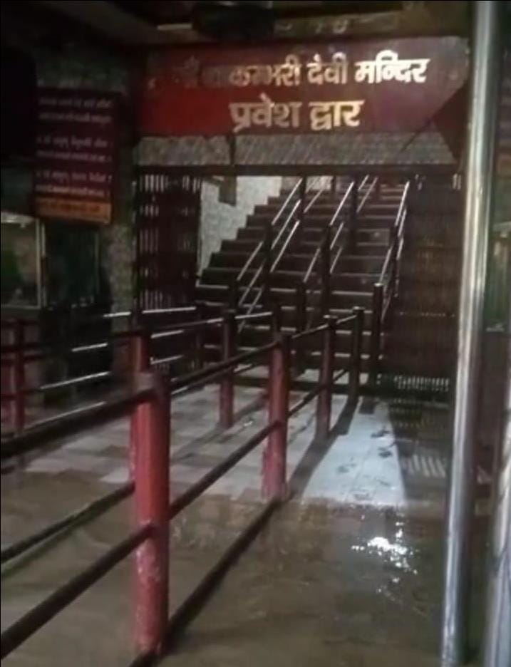 Rainy rivers came in spate, contact with villages cut off