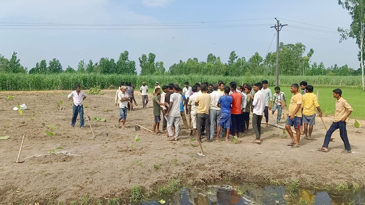 Two sides clashed over planting saplings on the land of Parivartan Chowk