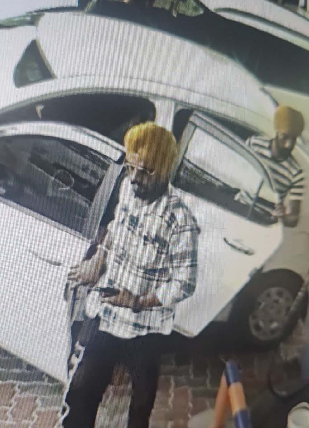 Looted car and cash by putting pistol on driver's temple