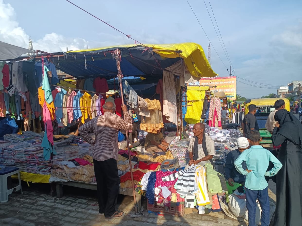 Neither the arrangement of water nor the roof, traders are facing trouble