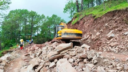 Now part of the road collapsed near Jabli,

6.70 crore loss in the district so far