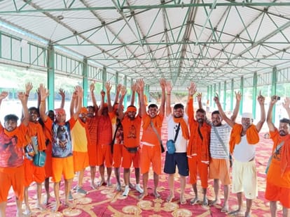 Groups of kanwariyas started arriving from Sunday night for Jalabhishek