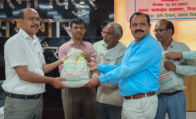 Adverse entry given to officials of agriculture department