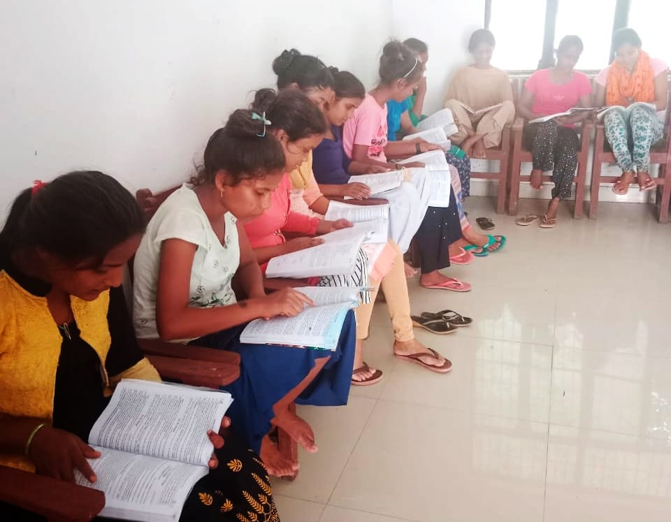 200 girl students studying free till class 12th while staying in hostel