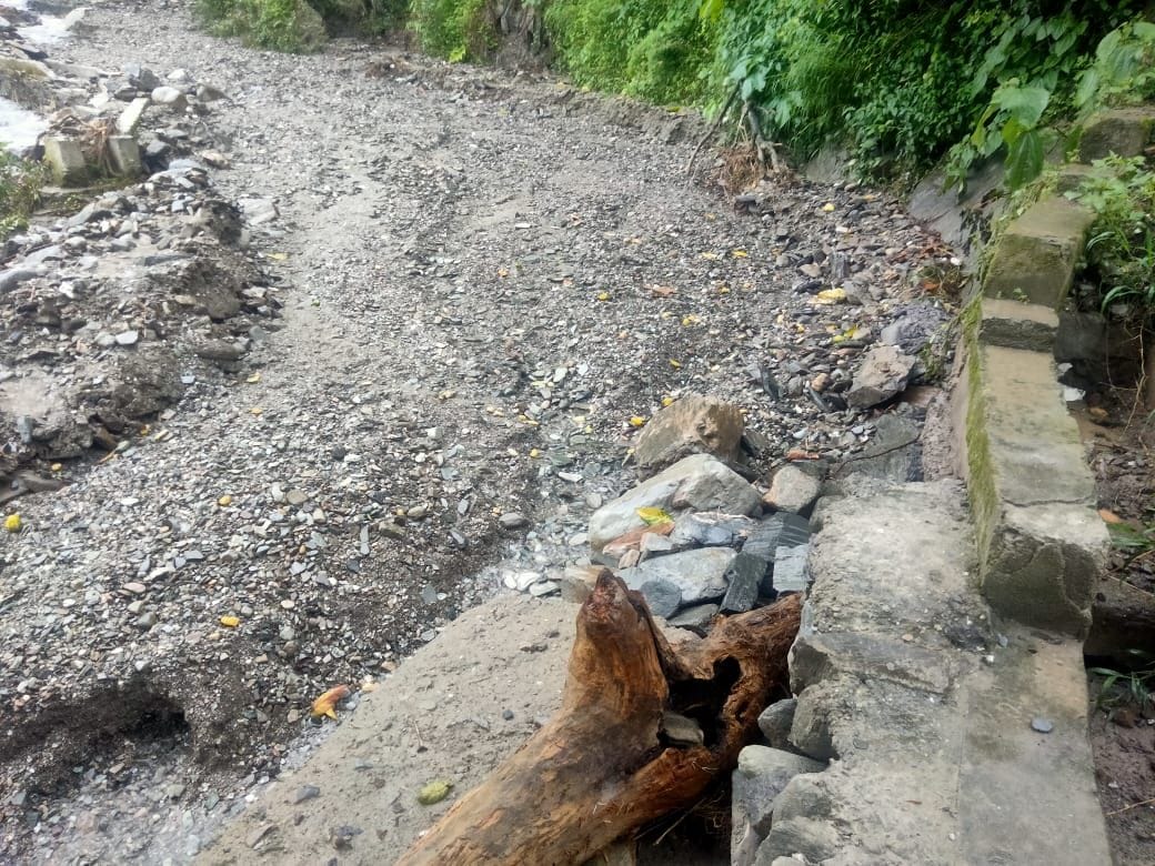Residential buildings in danger in Bhaluwagadi