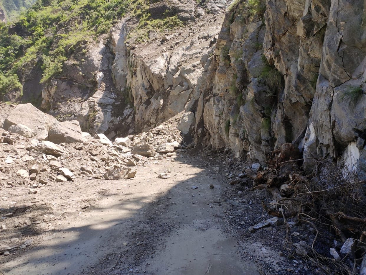 rampur news, nh closed, due to landslide