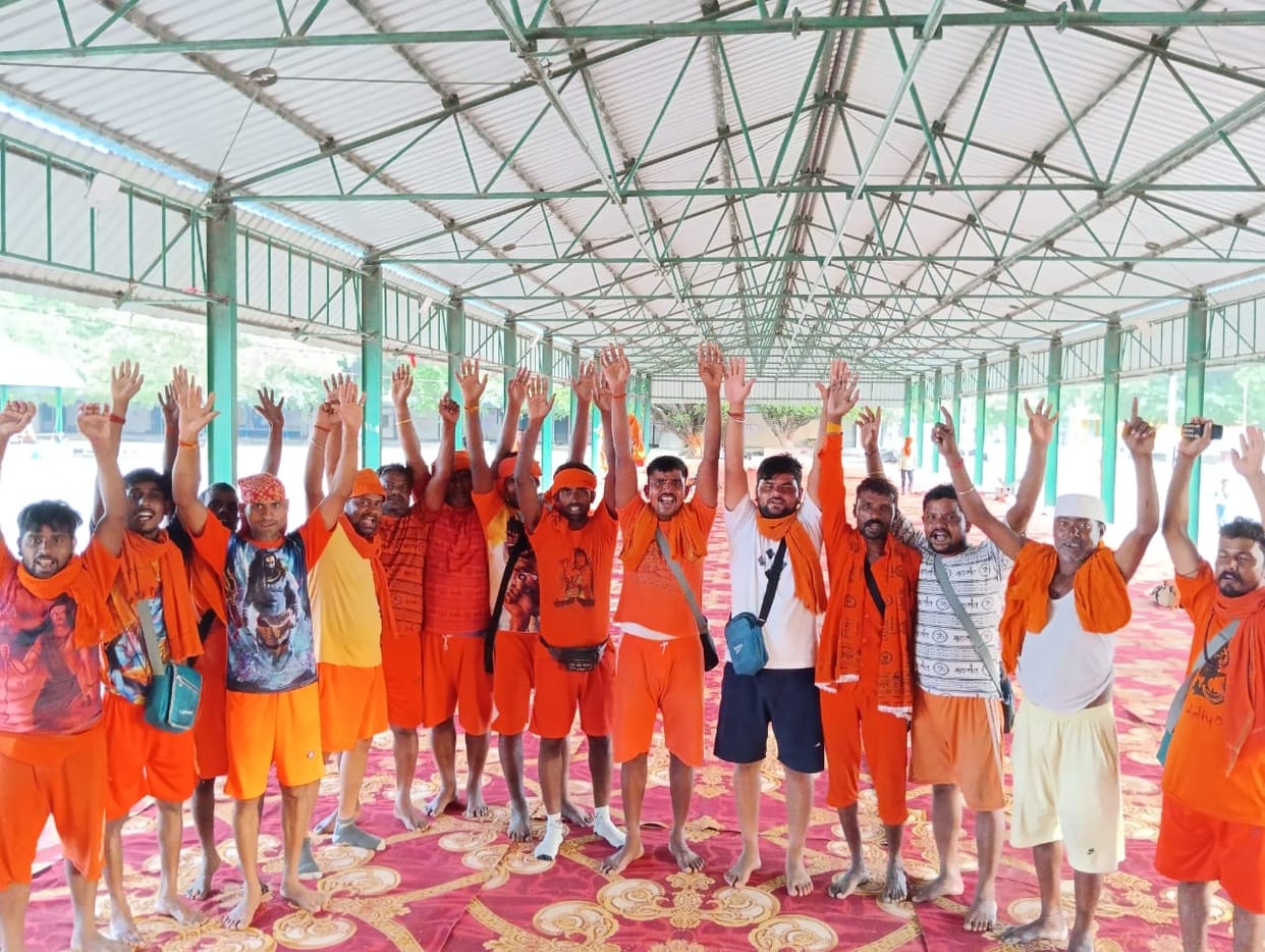 Groups of kanwariyas started arriving from Sunday night for Jalabhishek