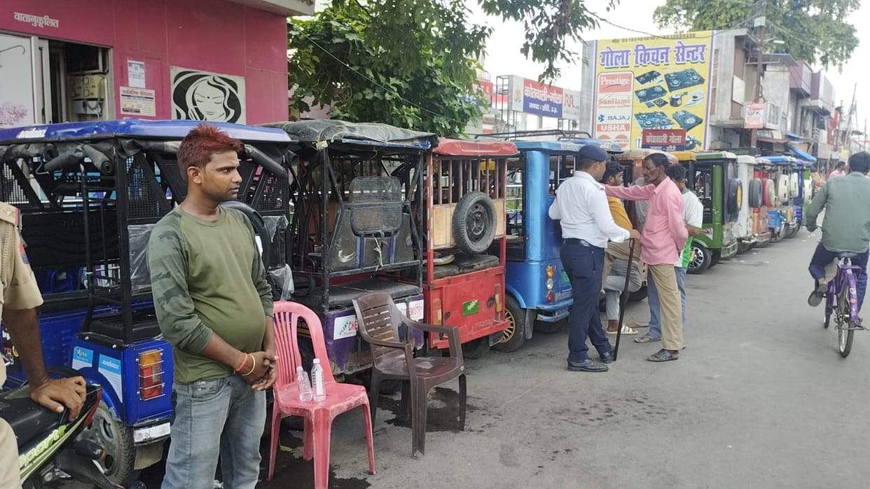 challan of 33 e-rickshaws in violation of traffic rules
