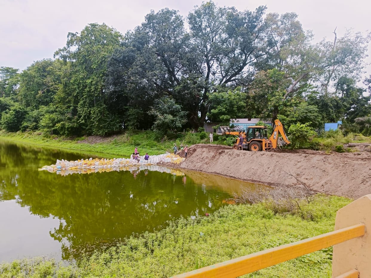 Bypass road being built for bridge construction at Gomti origin