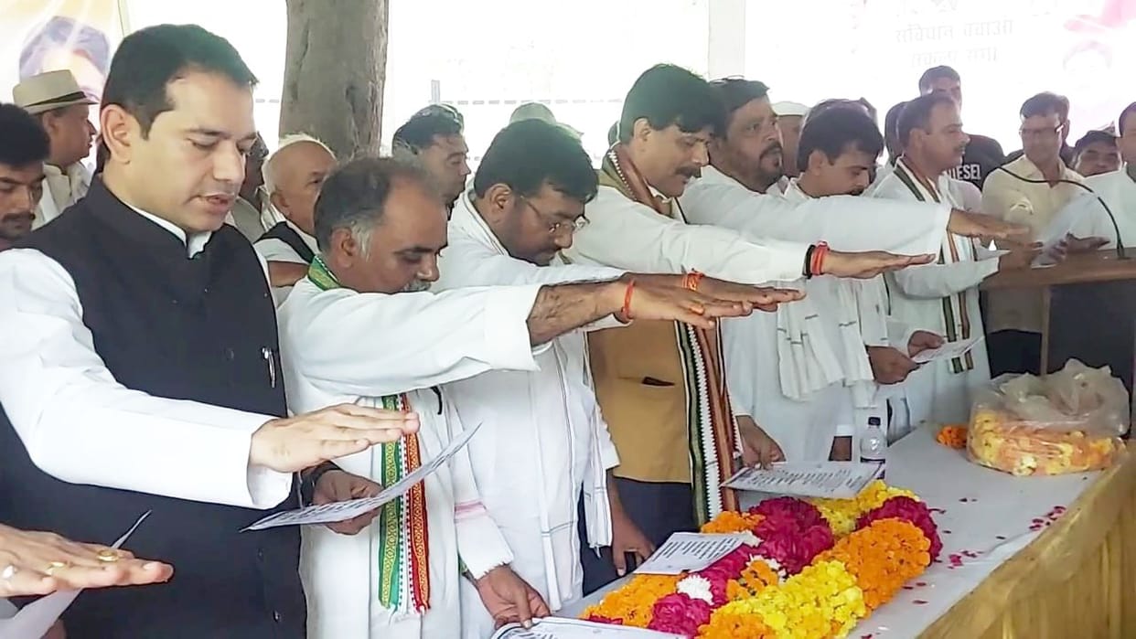 The government is saving the people of BJP who do injustice