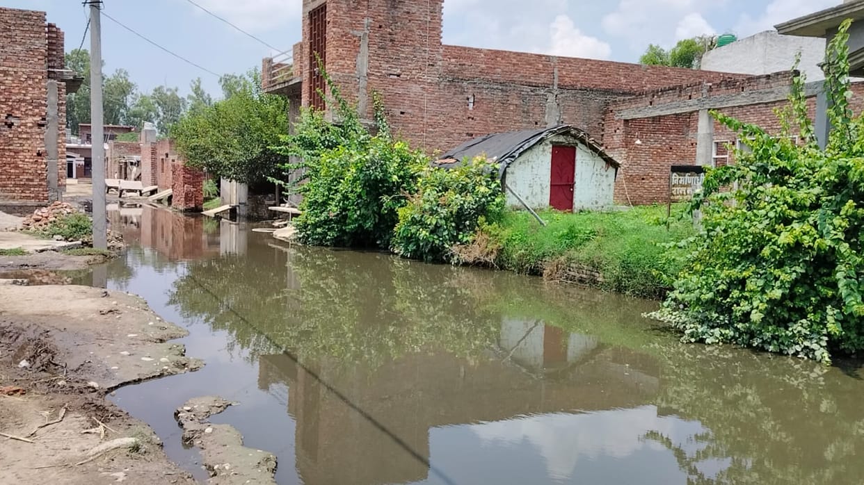 Waterlogging due to pond overflow, villagers upset