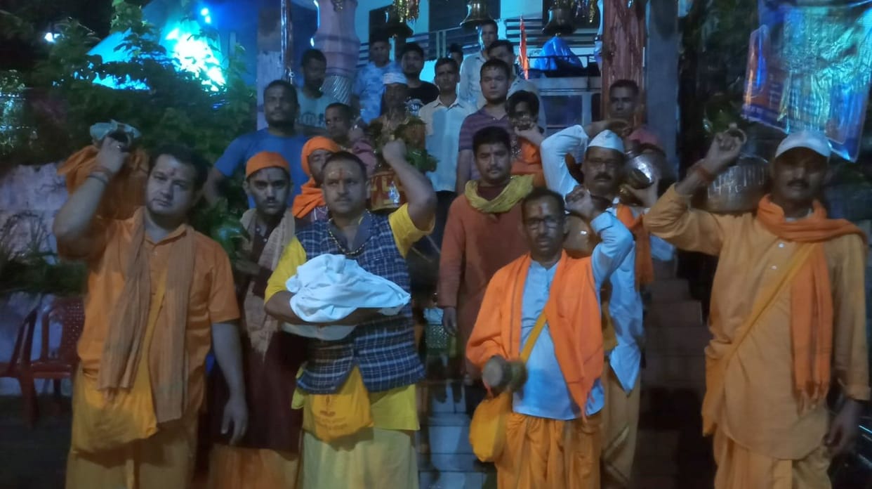 Devotees reached Baleshwar temple with Kanwad
