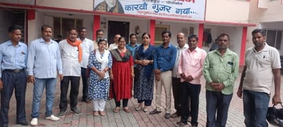 Shikshamitra said - In this honorarium even bread for two times is difficult