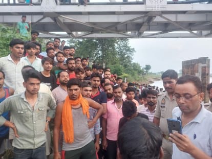 Teenager drowned in Deoha river for bath, divers engaged in search