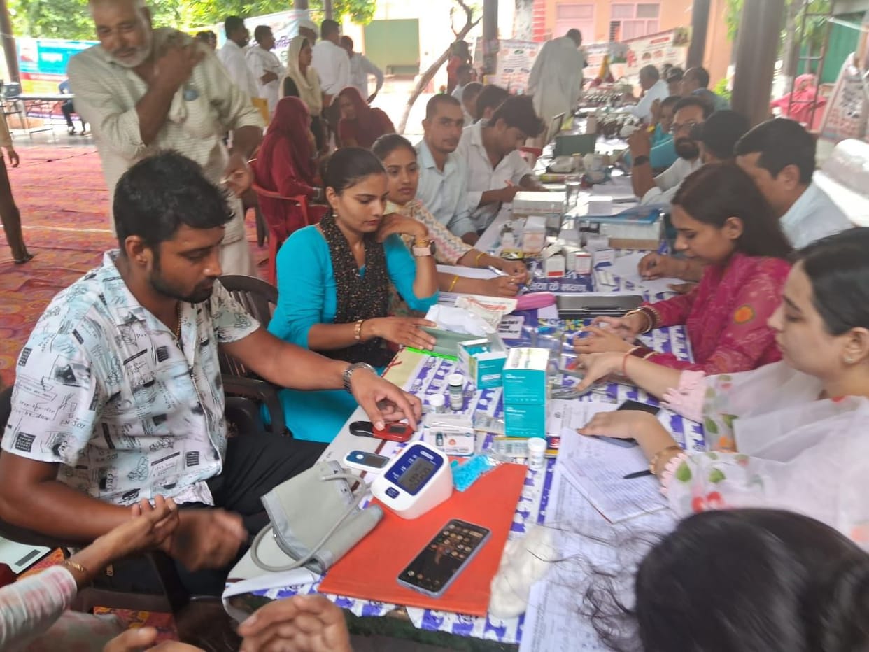 Officials solved the problem on the spot after listening to the problems of the villagers.