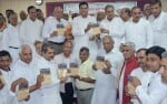 गुर्जर भवन में गुर्जर सामाजिक समन्वय गोष्ठी व विमोचन कार्यक्रम में पुस्तक विमोचन   डॉक्टर यशवीर