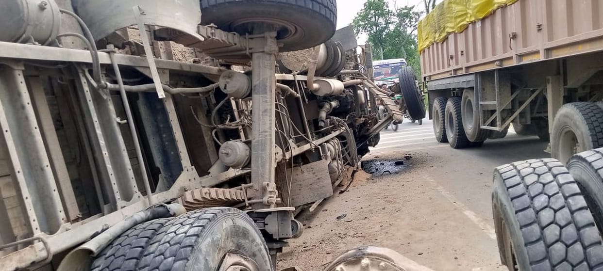 Truck overturned on cart, one killed