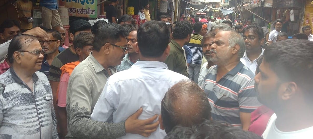Protest of the team that reached to seize polythene, ruckus