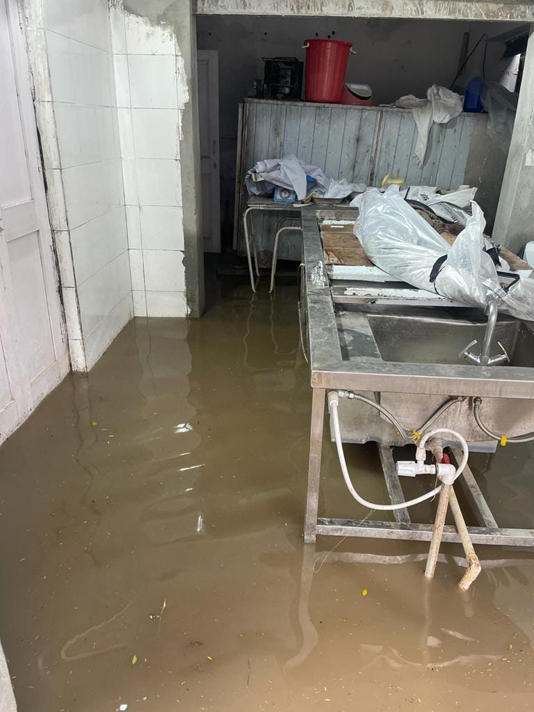 Rain water entered the post mortem house, then the current spread for an hour
