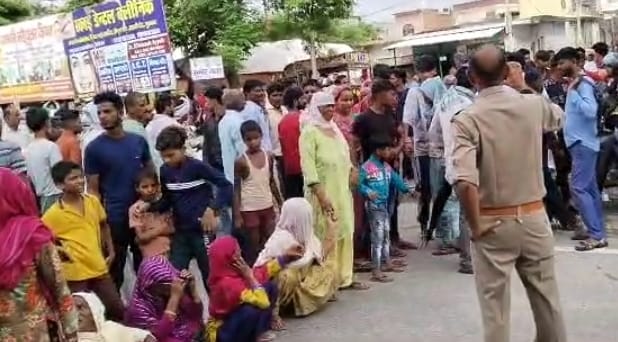 Rampur Tiraha was blocked by keeping the dead body of a young man