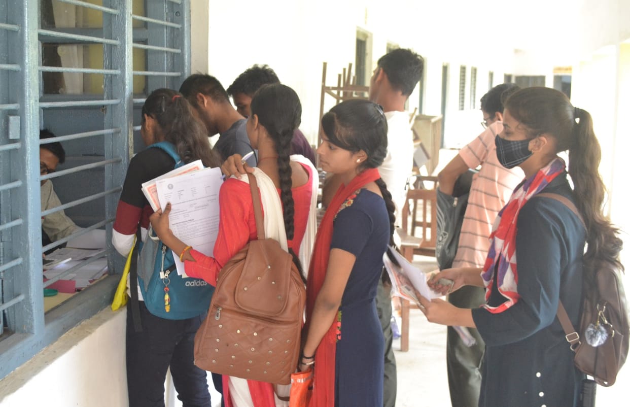 98 students took admission in degree colleges on the first day