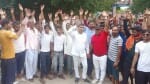 बिसौली कोतवाली के सामने प्रदर्शन करते करणी सेना के कार्यकर्ता।