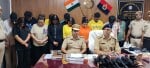 पुलिस की गिरफ्त में फर्जी कॉल सेंटर के आरोपी।