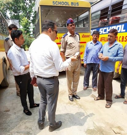 Challan of five unfit vehicles of schools running on the roads