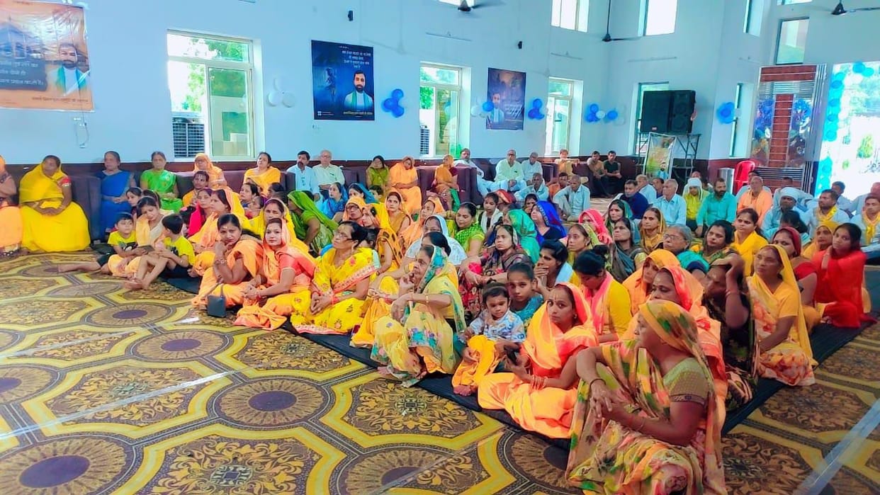 Devotees were overwhelmed to hear about the marriage of Shri Krishna-Rukmini