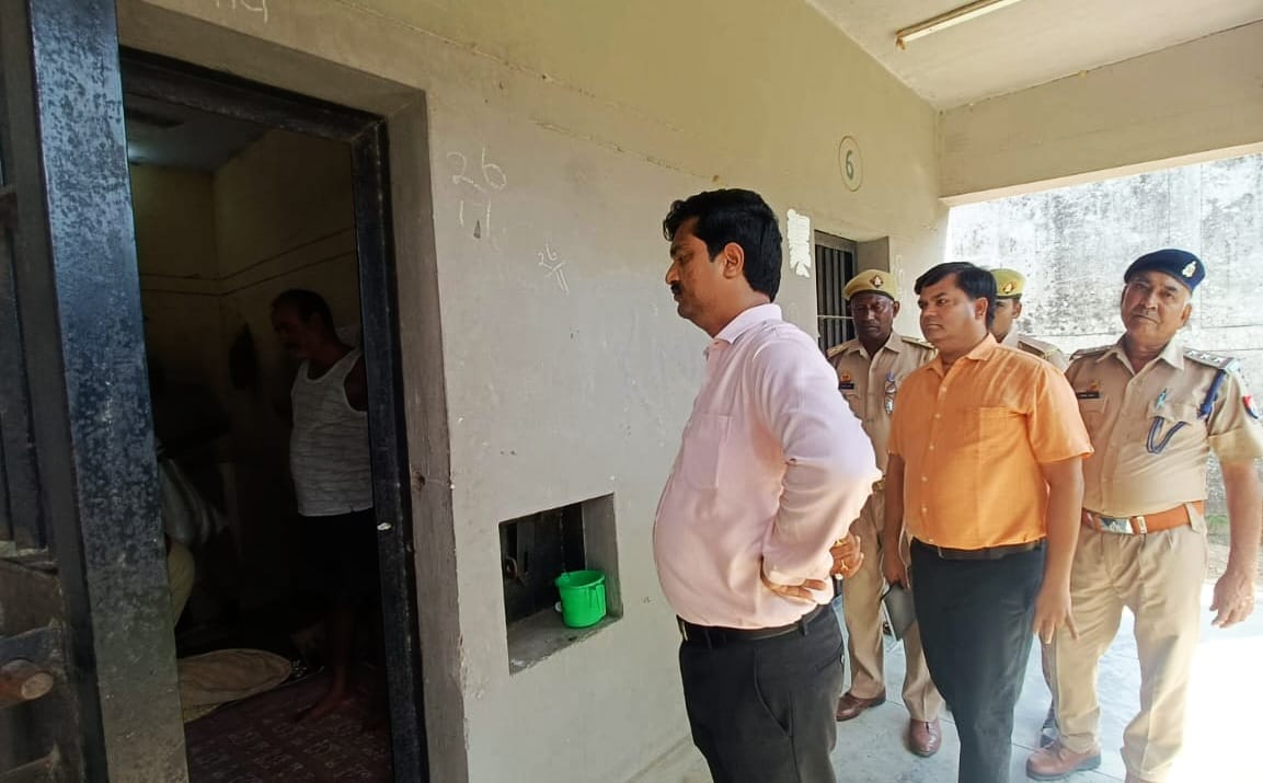 Strict action should be taken if mobile and objectionable items are found in the jail