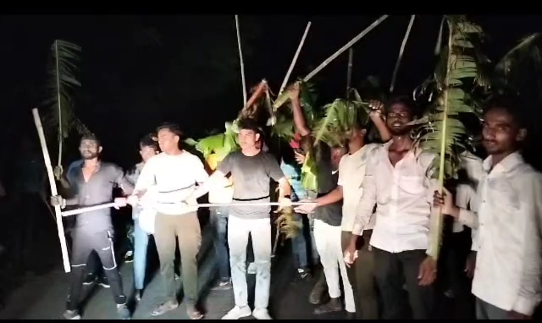 Demonstration of banned weapons in Muharram procession in deoria
