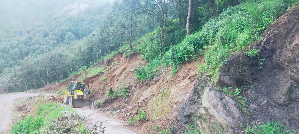 Landslide in Kiskote threatens residential house