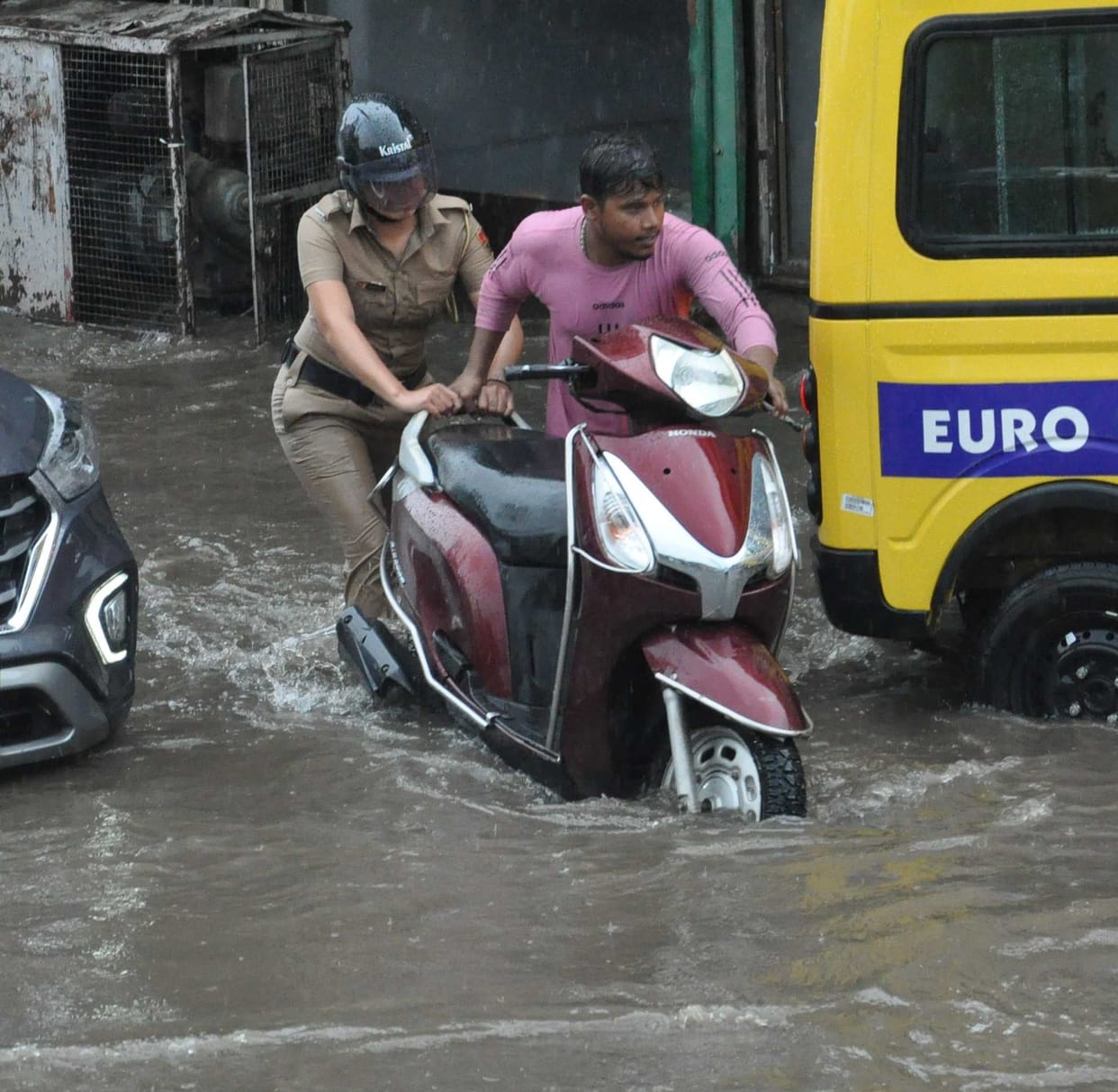 28 mm of rain in the city, water entered the shops of Azad Nagar and the industrial area remained dry
