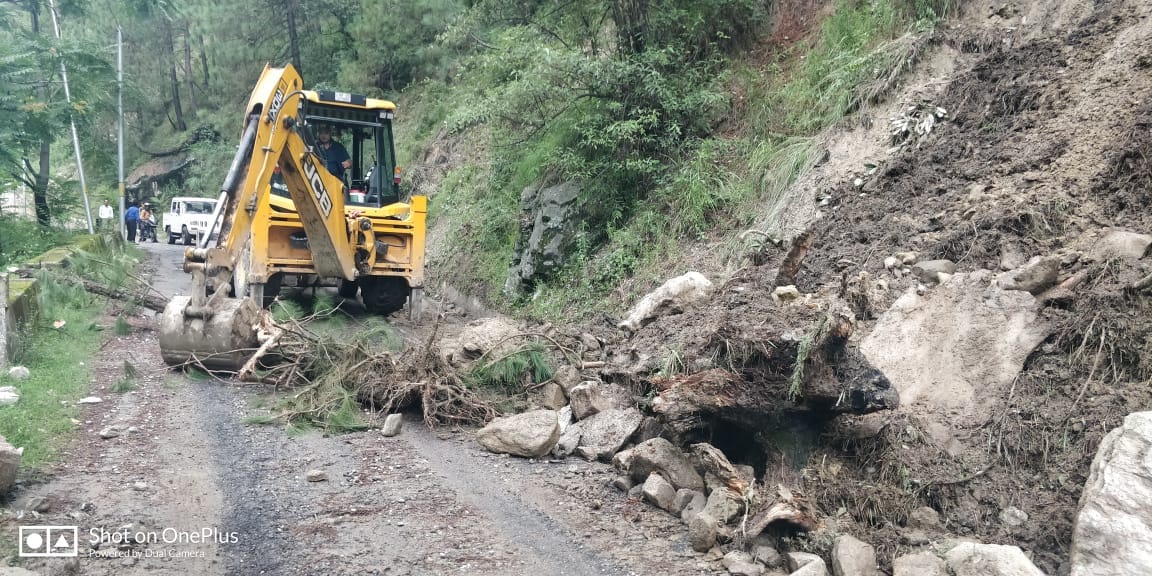Flood in Bahang drain, water entered shops